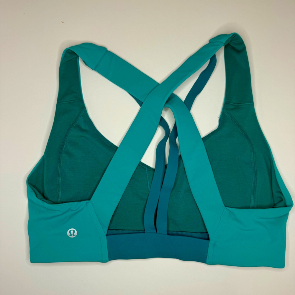 Lululemon turquoise sports bra size 8